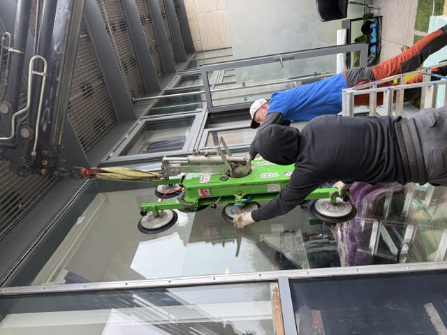 About Holloway Glazing